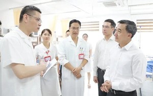 Nữ bác sĩ bị kính rơi vào người có thể sắp ra viện trong vài ngày tới