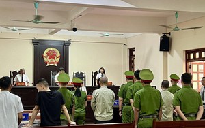Tin giấy tờ 3 nhân viên "nhí", chủ quán karaoke lĩnh án