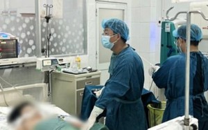 Vụ nghi ngộ độc do ăn bánh mì ở Đồng Nai: 2 bệnh nhi nguy kịch, 1 bé ngưng tim