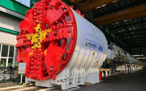 Dự án hơn 34.000 tỷ đồng đi qua 6 quận Hà Nội: Công nhân tất bật, “quái vật công nghệ” 850 tấn nhập khẩu từ Đức sắp vận hành