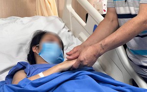 Nữ bác sĩ bị kính rơi vào người được xuất viện, bố nghẹn ngào động viên: "Giờ con nằm trên giường bệnh lại là lúc bố được nhìn thấy con nhiều nhất"