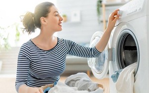 Giặt quần áo mùa hè nhớ những mẹo này, đảm bảo sạch mà vẫn tiết kiệm điện nước