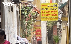 Cảnh sát phá cửa, dùng thang dây cứu được 7 người trong vụ cháy nhà trọ ở Trung Kính