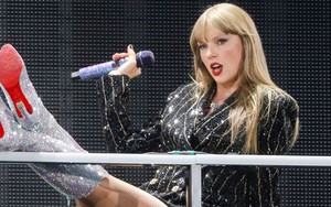 Người hâm mộ giận dữ phá hàng rào tại show Taylor Swift