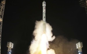 Ông Kim Jong-un nói gì sau khi phóng tên lửa thất bại?