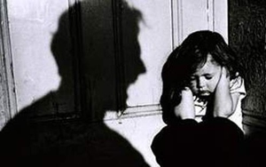 Tạm giữ hình sự người cha nghi bạo hành con gái 9 tháng tuổi đến tử vong