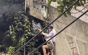 Vụ cháy ở Hà Nội: Người đàn ông mặc sơ mi trắng ''cứu người xong rồi đi làm luôn''