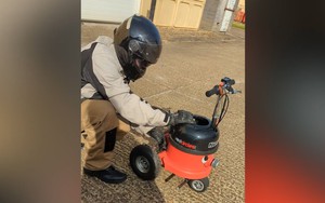 Kỹ sư biến máy hút bụi thành xe máy mini