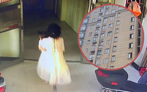 Bé gái 13 tuổi đẩy em nhỏ 2 tuổi từ tầng 17, camera ghi lại cảnh tượng cuối cùng đầy ám ảnh