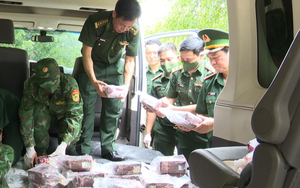 Phát hiện bí mật trong xe ô tô, bắt giữ 3 đôi nam nữ và số tang vật đặc biệt lớn