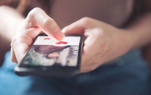 Một người đàn ông ở Hà Nội bị tống tiền hàng trăm triệu sau khi "chat sex" trên Zalo