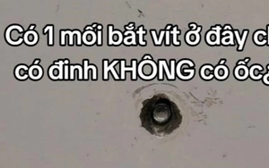 Chiếc đinh ốc biết "động đậy" trong phòng thay đồ ở bãi biển khiến cô gái hoảng hồn, có bí mật đen tối phía sau?