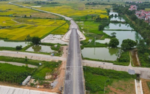 Cầu Hà Bắc 2 nối Bắc Giang - Bắc Ninh gần 400 tỷ đắp chiếu, dân đi đò qua sông