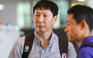 Vừa về nước, tuyển thủ Việt Nam đã nói một điều thẳng thắn về HLV Kim Sang-sik