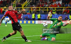 Nhận bàn thua ngớ ngẩn chỉ sau 23 giây, ĐKVĐ Italia "chết hụt" trong ngày ra quân Euro 2024