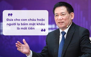 Bộ trưởng Hồ Đức Phớc: Đưa cho con cháu hoặc người lạ bấm hộ mật khẩu là mất tiền, hoặc tay run bấm sai 5 lần là bị khóa máy