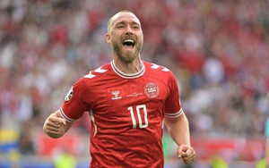 1.100 ngày sau bi kịch rúng động châu Âu, tiền vệ Man United lập công trong ngày tuyển Đan Mạch "ôm hận"
