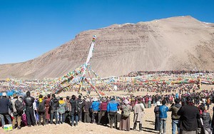 Lý do chưa ai leo lên được đỉnh núi nổi tiếng ở Tây Tạng