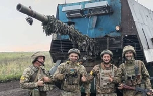 Ukraine tung clip khoe chiến tích bắt giữ ‘xe tăng rùa’ đầu tiên của Nga