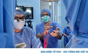 Bác sĩ Việt Nam phẫu thuật thị phạm trước các chuyên gia niệu khoa thế giới