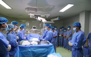 "Chạy đua" giữa 2 miền Bắc - Trung để đem lại sự sống cho hai bệnh nhân suy thận
