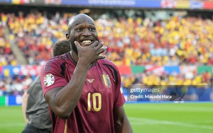Lập "hat-trick" kỳ quặc nhất Euro, Lukaku vẫn chuộc lỗi trong ngày đội tuyển Bỉ xoay chuyển tình thế