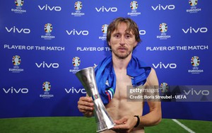 Modric tái hiện hình ảnh "giải thưởng trong bi kịch", sự nghiệp lẫy lừng có một khoảng trống đầy day dứt