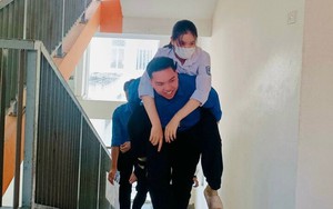 Những thí sinh 'VIP' nhất Hà Nội: Đi thi có người hộ tống, phục vụ riêng