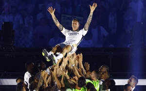 Real Madrid diễu hành mừng chức vô địch Cúp C1 châu Âu, Kroos xúc động chia tay