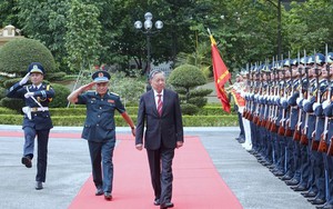 Chủ tịch nước Tô Lâm kiểm tra bộ đội phòng không - không quân