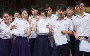 Bắt đầu thi lớp 10 tại TP HCM: Hồi hộp với đề thi văn
