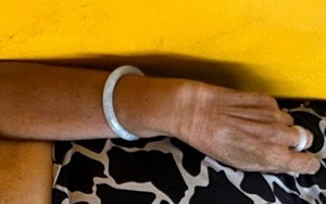 Người phụ nữ tử vong trên ghế đá trước cửa hàng tiện lợi ở TPHCM