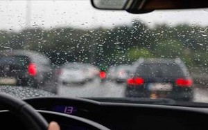 Những điều cần lưu ý khi lái ô tô dưới trời mưa bão