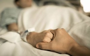 Người đàn ông tử vong sau 3 tuần uống nước kiềm 'chữa ung thư'