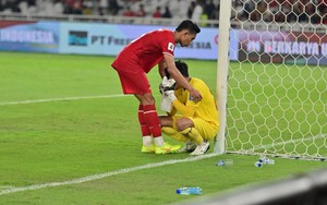 Thủ môn Indonesia đờ đẫn, suy sụp tinh thần vì mắc sai lầm khiến đội nhà bại trận