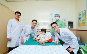 Bé 22 tháng tuổi xơ gan toàn bộ, cô ruột quyết định làm một điều để kỳ tích xuất hiện