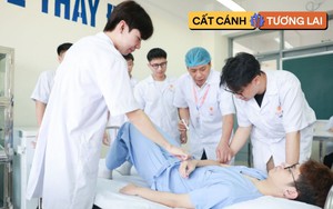 Một phương thức xét tuyển giúp thí sinh rộng cửa đỗ ngành Y, Dược luôn hot: Đánh giá năng lực toàn diện, giảm áp lực điểm số thi THPT QG