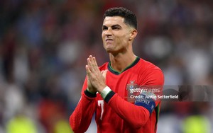 Ronaldo hỏng penalty, Bồ Đào Nha nhọc nhằn vượt qua Slovenia trong loạt đá 11m