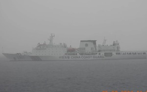 Philippines tố Trung Quốc điều tàu xâm phạm EEZ: "Quái vật" lớn gấp 3 lần tàu tuần tra Mỹ