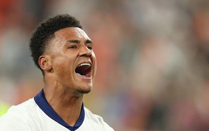 Ollie Watkins khẳng định chuyện khó tin: Tự 'tiên tri' Palmer kiến tạo cho mình lập công