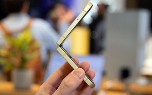 Samsung Galaxy Z Flip 6 đi kèm những gì?