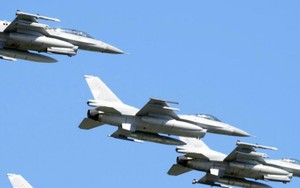 Hé lộ lý do tiêm kích F-16 chưa thể xuất hiện trên bầu trời Ukraine