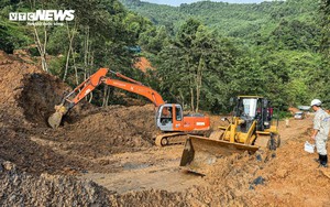 300 người dọn dẹp hiện trường vụ sạt lở ở Hà Giang, thông xe trước 12h trưa nay