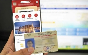 Bị giữ giấy phép lái xe trên VNeID có được dùng bản cứng tham gia giao thông?