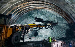 Cận cảnh robot đào hầm xuyên núi tại siêu dự án cao tốc Bắc – Nam