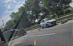 Clip TNGT: Lại thêm tai nạn trên cao tốc Hà Nội - Hải Phòng - Xpander đâm Hyundai Grand i10 trên làn khẩn cấp
