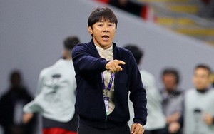 HLV Shin Tae-yong mắc bệnh nặng, bóng đá Indonesia "đứng ngồi không yên"