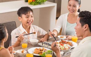 Cha mẹ thường nói 3 câu này trong bữa ăn: Con ngoan ngoãn, có nhiều tiềm năng hơn trong tương lai
