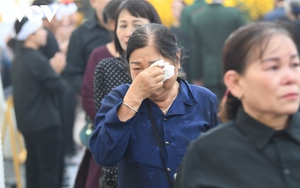 Người dân không kìm được xúc động, bật khóc trong lễ viếng Tổng Bí thư Nguyễn Phú Trọng