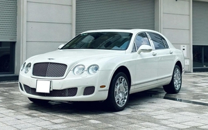 Chiếc Bentley Flying Spur hơn 1,4 tỷ này sẽ khiến người dùng 'chịu chơi' cân nhắc thay vì mua Camry hybrid